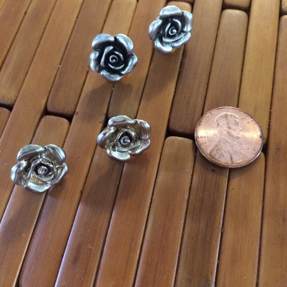 Lovely Roses 🌹One Silver the Other Gold Toned - Picture 3 of 3